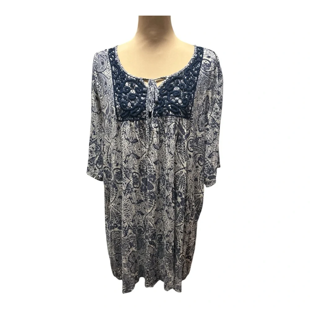 Catherines Blue & White Paisley Print Tunic Top Crochet Tie Yoke Neck 2X No Tag.